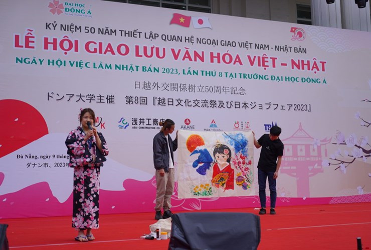 Lung linh lễ hội giao lưu văn hóa Việt – Nhật và Ngày hội việc làm NB 2023 tại Đại học Đông Á
